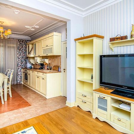 Апартаменти Central Shabby Chic Flat Close To Paid Parking Варна Екстер'єр фото