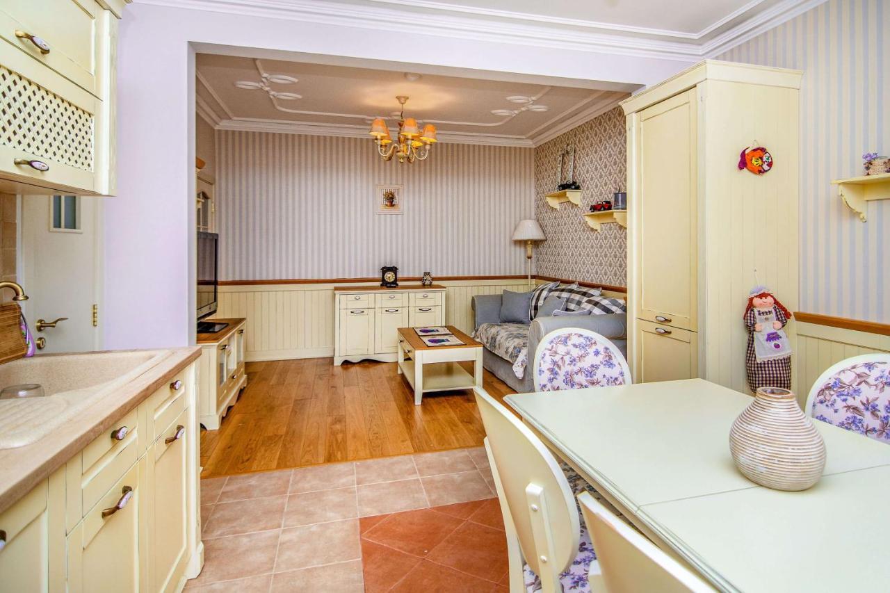 Апартаменти Central Shabby Chic Flat Close To Paid Parking Варна Екстер'єр фото